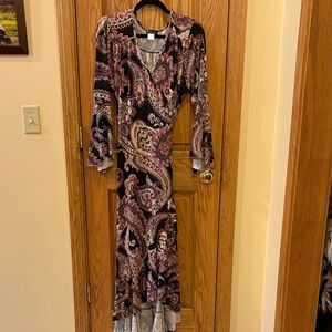 VENUS Elegant Paisley Long Sleeve Wrap Maxi Dress in Black and Pink